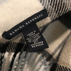 Banana Republic Accessories - Banana republic plaid scarf Banana Republic Accessories - Banana republic plaid scarf